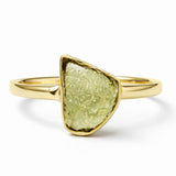 Inel moldavit brut neuniform placat cu aur de 18K , M6/51 - claritate si transformare interioara