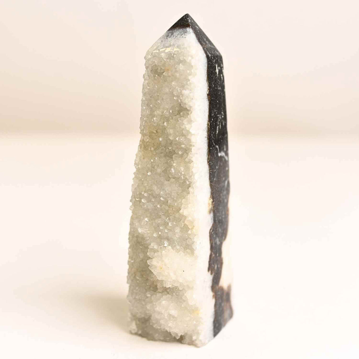 Turn din Jasp Zebra cu Druzy - Echilibru intre lumina si umbra