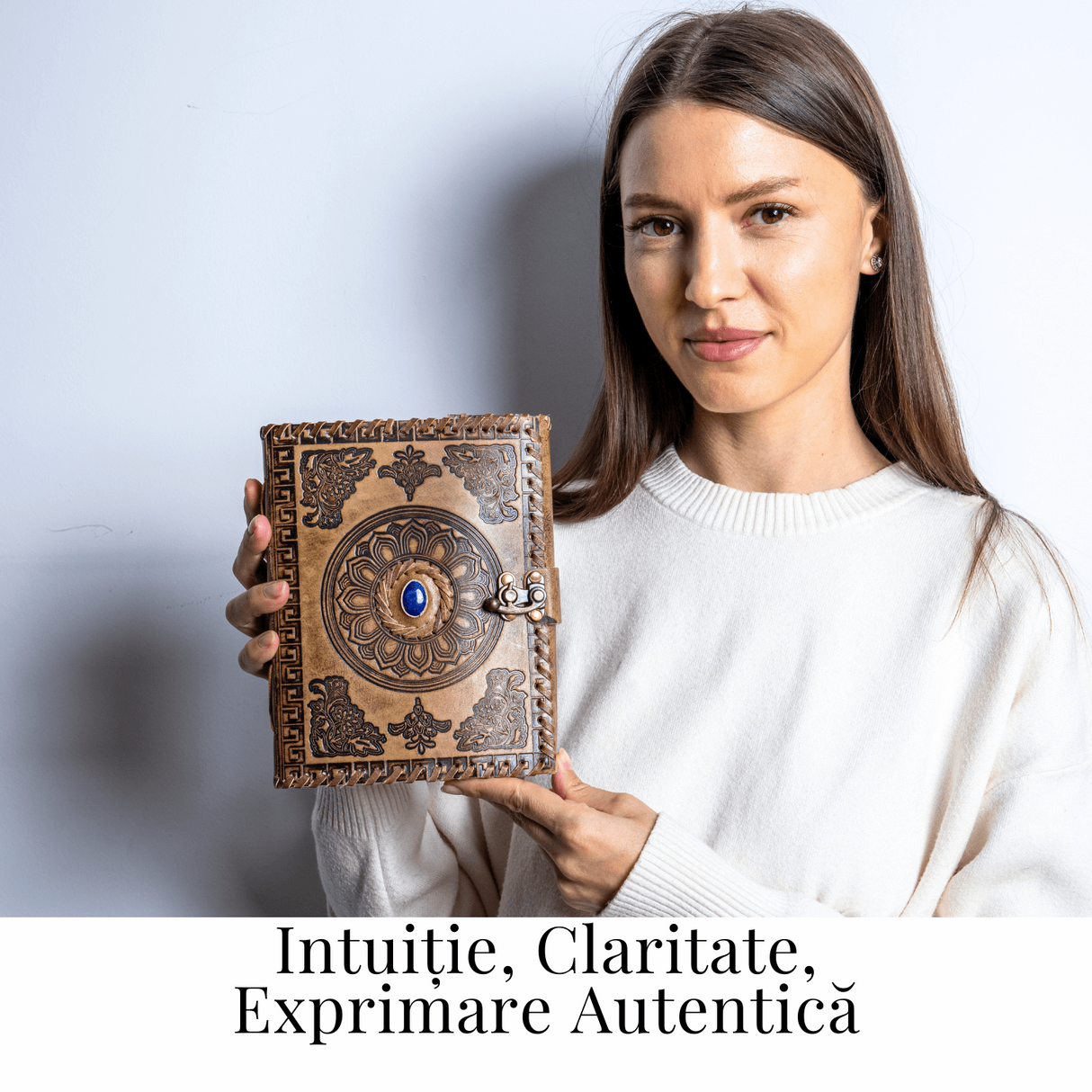 Jurnal din piela naturala autentic cu coperta gravata si piatra naturala Lapis Lazuli si hartie bumbac alba