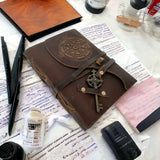 Jurnal Vintage din Piele cu Busola - Jurnal Antic Manual Legat cu Hartie Cu Margine Neregulata, Caiet din Piele pentru Schite si Desene