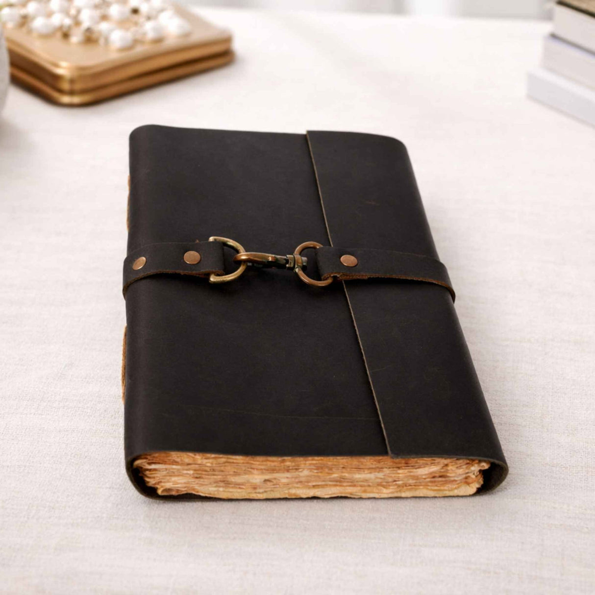 Jurnal din piele naturala cu hartie din bumbac galbena 17x13 cm – Eleganta si autenticitate