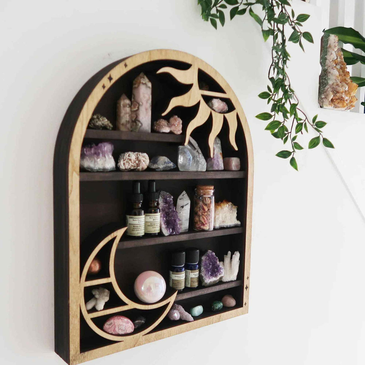 Mini Raft 45x35 cm expunere din lemn pentru cristale, uleiuri esentiale design Soare si Luna - Decorare gotica pentru camera