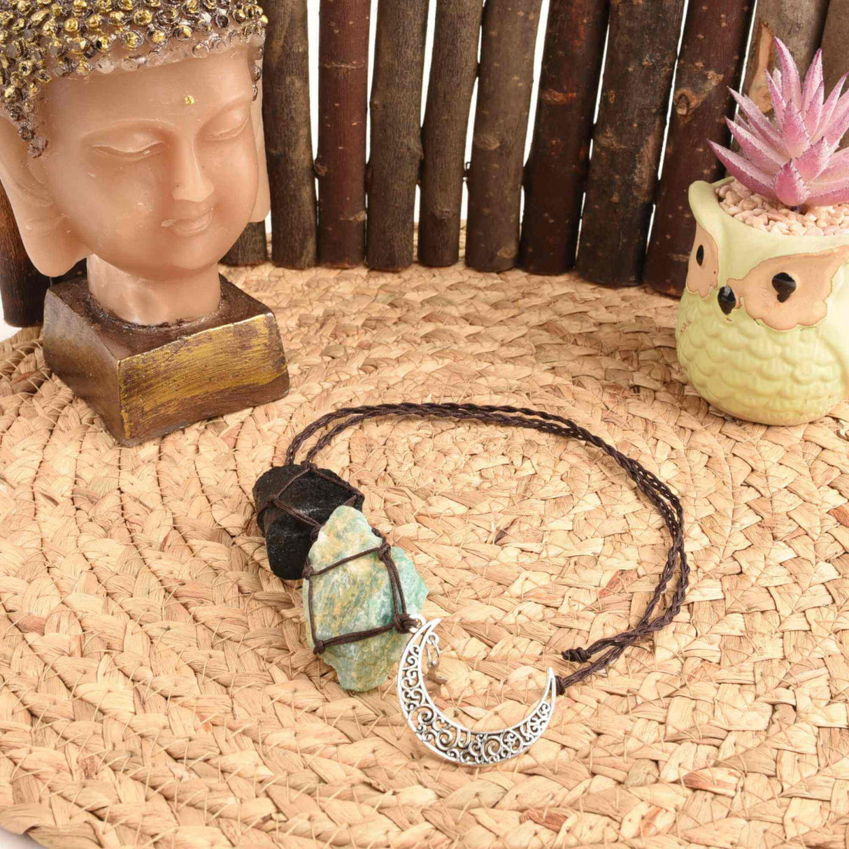 Ornament de agatat cu cristale vindecatoare Ametist si Turmalina Neagra, accesorii sub forma de semiluna si steluta Decor feng shui pentru oglinda masinii, casa si birou
