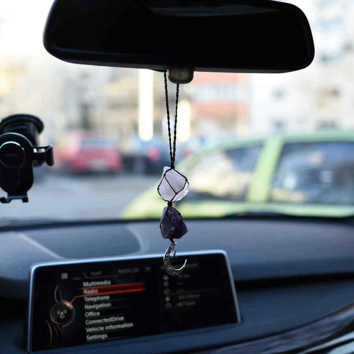 Ornament de agatat cu cristale vindecatoare Ametist si Turmalina Neagra, accesorii sub forma de semiluna si steluta Decor feng shui pentru oglinda masinii, casa si birou