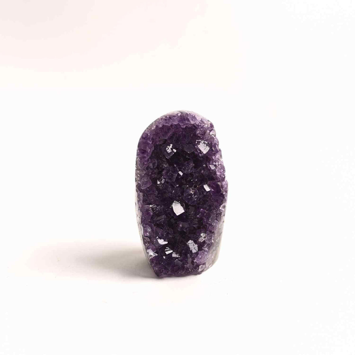 Geoda de ametist natural, taiata manual - Protectie si echilibru H= 10-11 cm L= 6-8 cm 500-600 gr