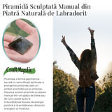 Piramida din Labradorit Sculptata Manual, 4 cm - Amplificator de Protectie si Intuitie