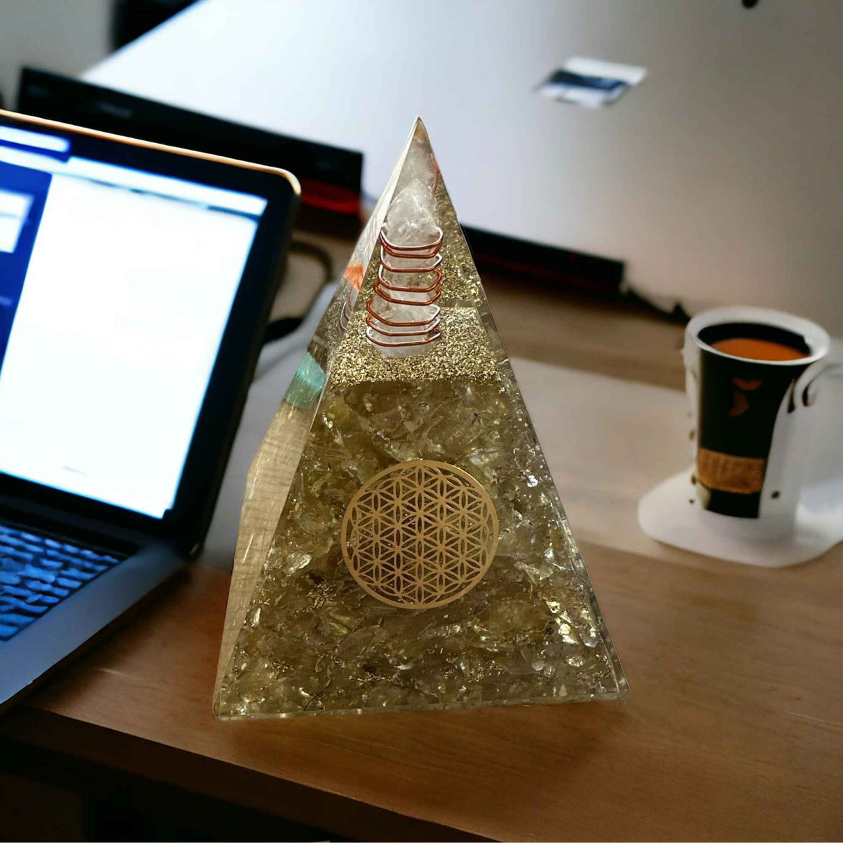 Piramida Orgonica cristal Citrin si Floarea vietii de 11 cm pentru Bogatie si Succes - Piatra Comerciantului pentru Confort si Energie Pozitiva