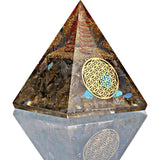 Piramida Orgonica cu cristale Labradorit si simbolul floarea vietii 8 cm – pentru dezvoltare spirituala si emotionala