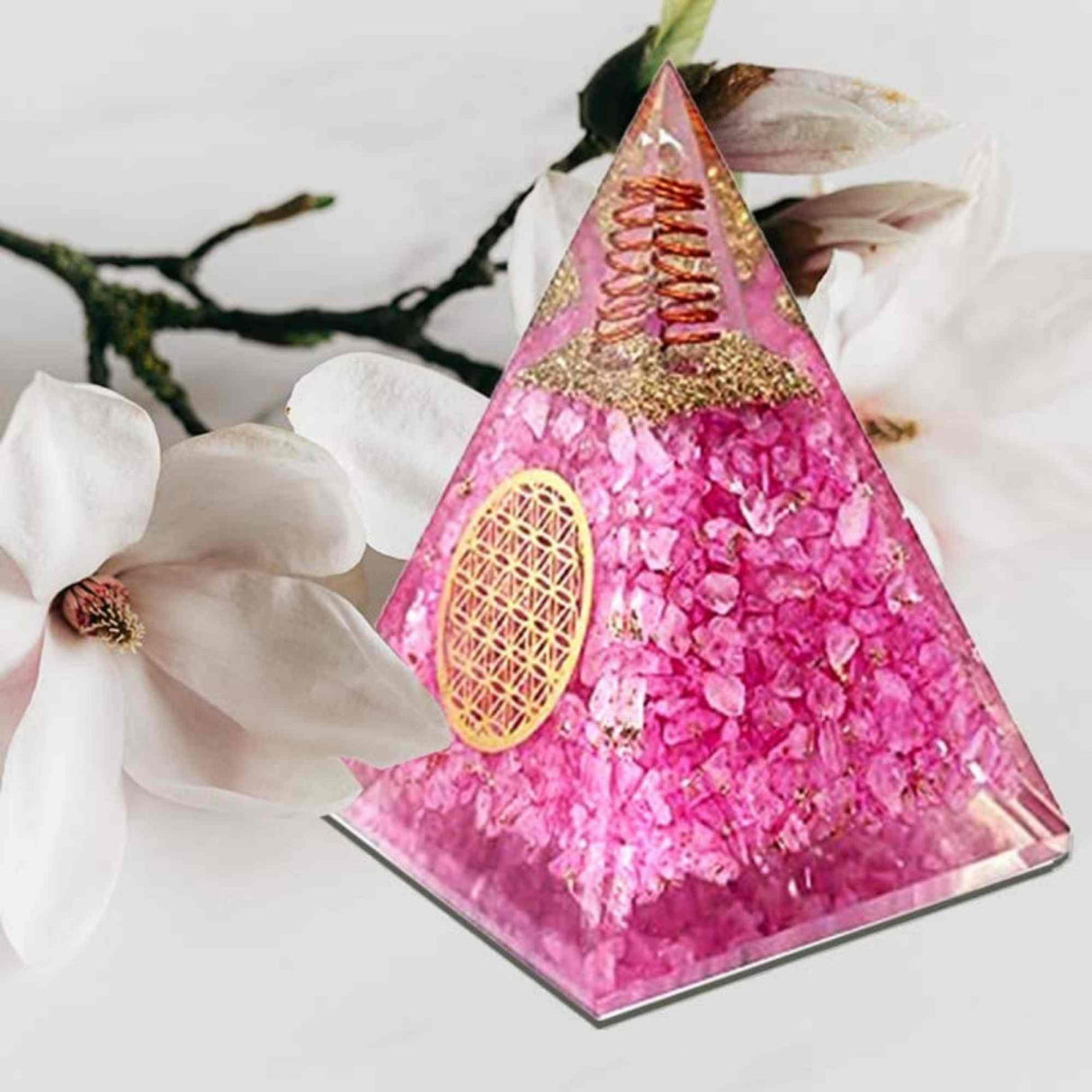 Piramida orgonica cuart roz si simbolul floarea vietii 8 cm - incurajeaza speranta, sensibilitatea, intuitia si abilitatile psihice