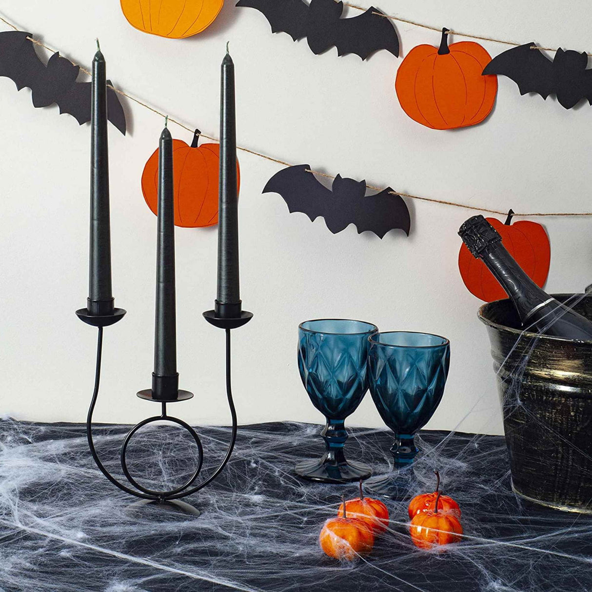 Set 4 Lumanari negre conice de 25 cm - Lumanari fara picurare si fara parfum - Perfecte ca lumanari pentru decor, ocazii speciale
