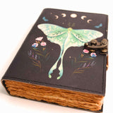 Jurnal din piele naturala cu incuietoare epoca, fazele lunii si fluture - Magie si creativitate
