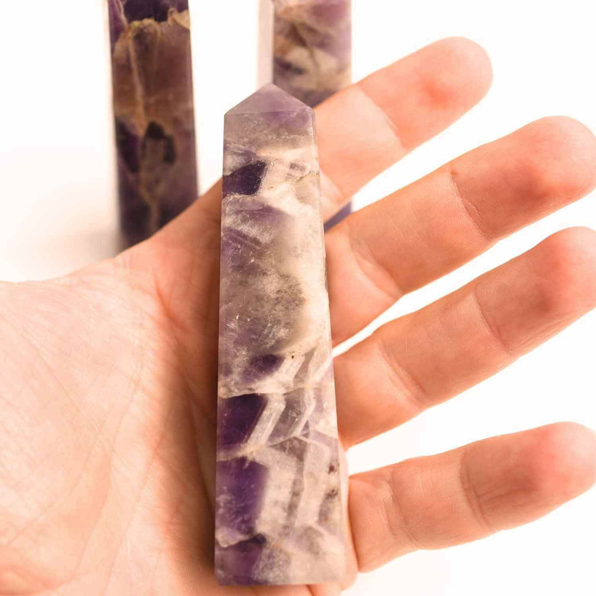 Turn din Ametist cu 4 laturi 11-13 cm – Claritate mentala si echilibru spiritual