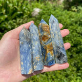 Turn cristal natural Kianit albastru 9 -10 cm - Punct Energetic pentru Meditatie si Alinierea Chakrelor