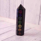 Turn de cristal din Obsidian Negru 9-10 cm cu cele 7 Chakre - Baghetă hexagonală pentru vindecare, reiki și decor pentru casă și birou